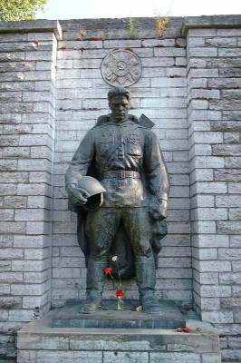 bronze-soldier-tallinn-estonia.-author-lhoon.-source-flickr_400