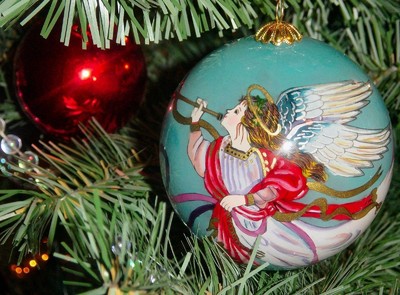 christmas-decorations-balloon-angel-tree-close-up-christmas-1077100_400