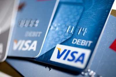 crypto-currency-is-again-under-attack-visa-blocks-bitcoin-cards_400